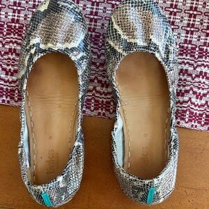 Copperhead print Tieks